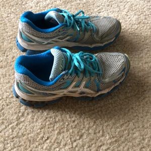 Asícs gel nimbus running shoes